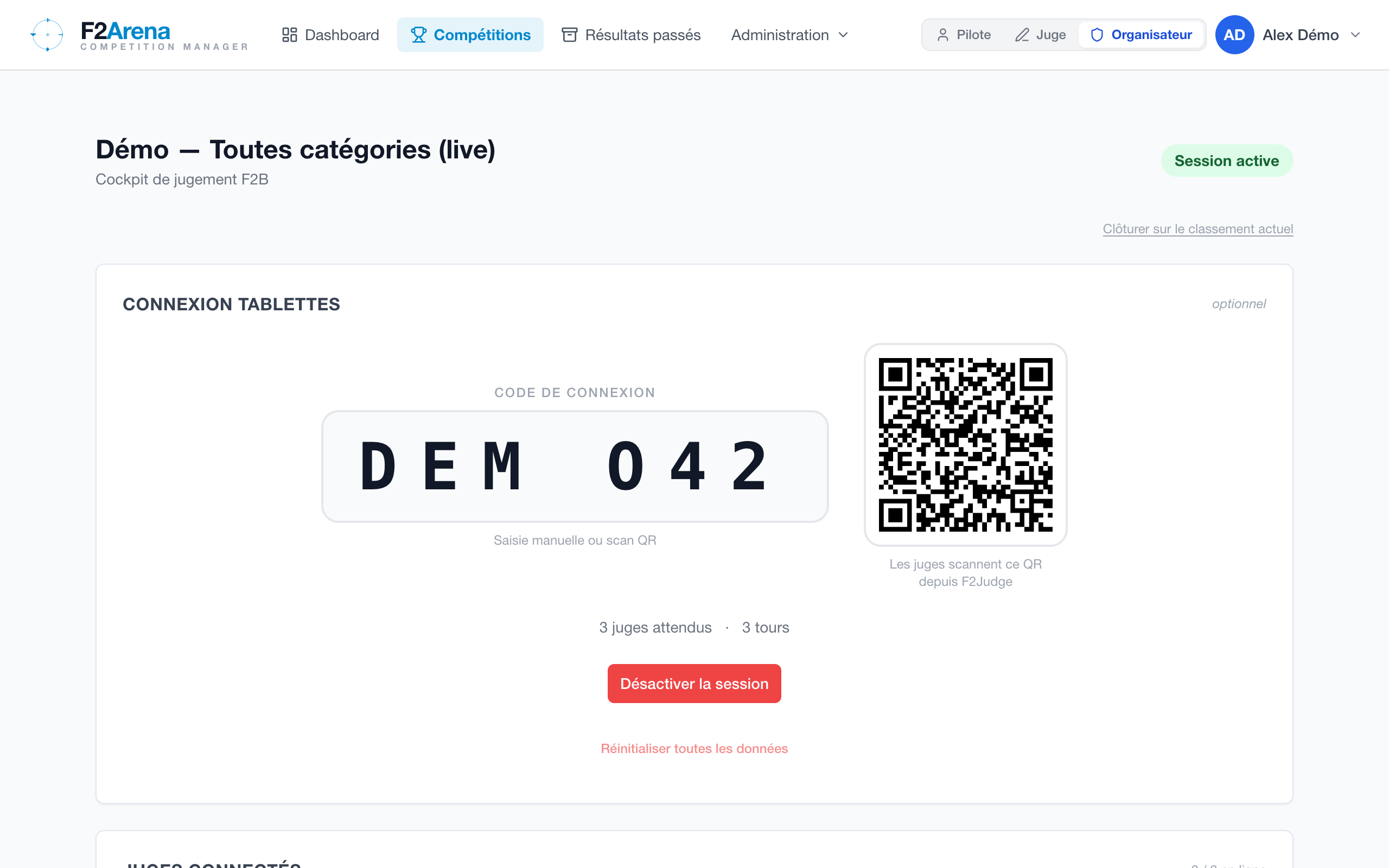 cockpit en mode tablettes : code 6 caractères affiché en grand, QR code, tuiles juges J1/J2/J3 avec statut connecté/déconnecté